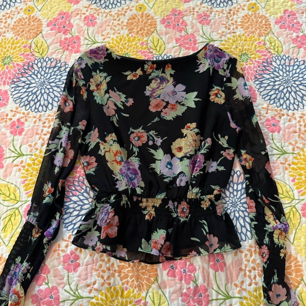 NWOT Xs wayf floral blouse